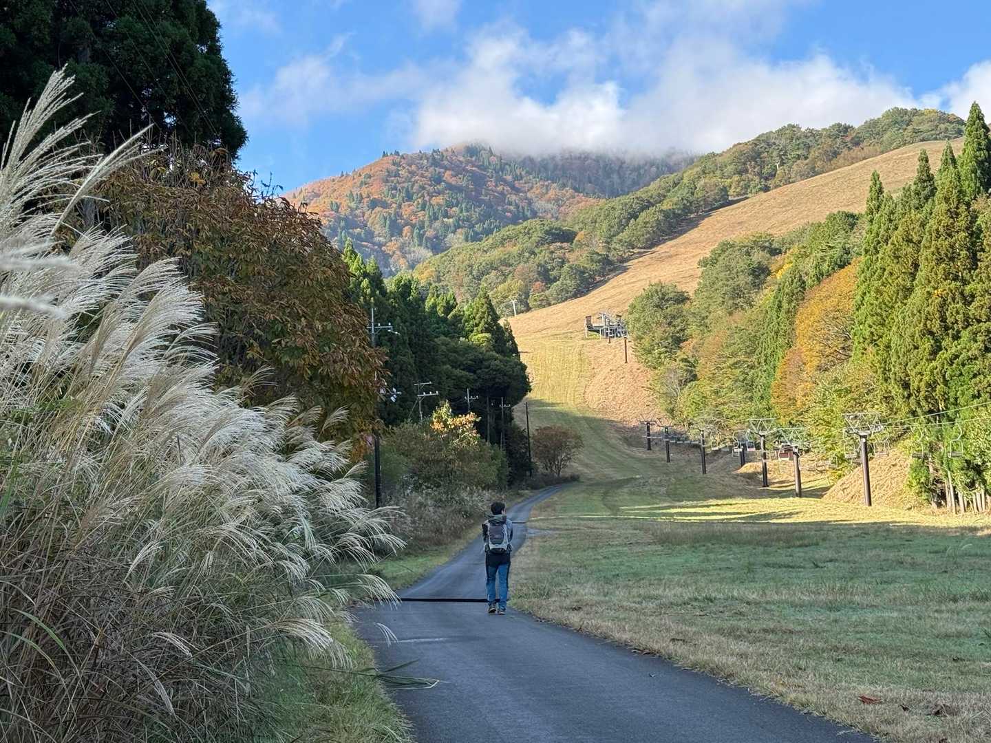 今日は夫と。神鍋高原まで運転ありがとうございます！私は前日仕事でくたびれて、車で爆睡。
でも、兵庫の盆地独特の朝の雲海の中にいる間は、あまりに周りが真っ白で信号も見えにくかったのは分かりました。