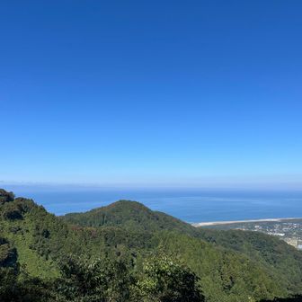 素晴らしい眺め✨

暑いけどカラッとしてるので風が心地よく、今の時期が登山には最適かなと思います

明日も天気良さそうだから明日も来ようかな

そうだ明日の仕事休まないと❤️