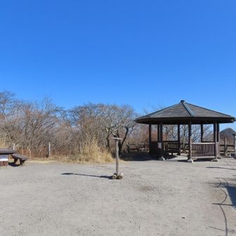 山頂駅の広場から