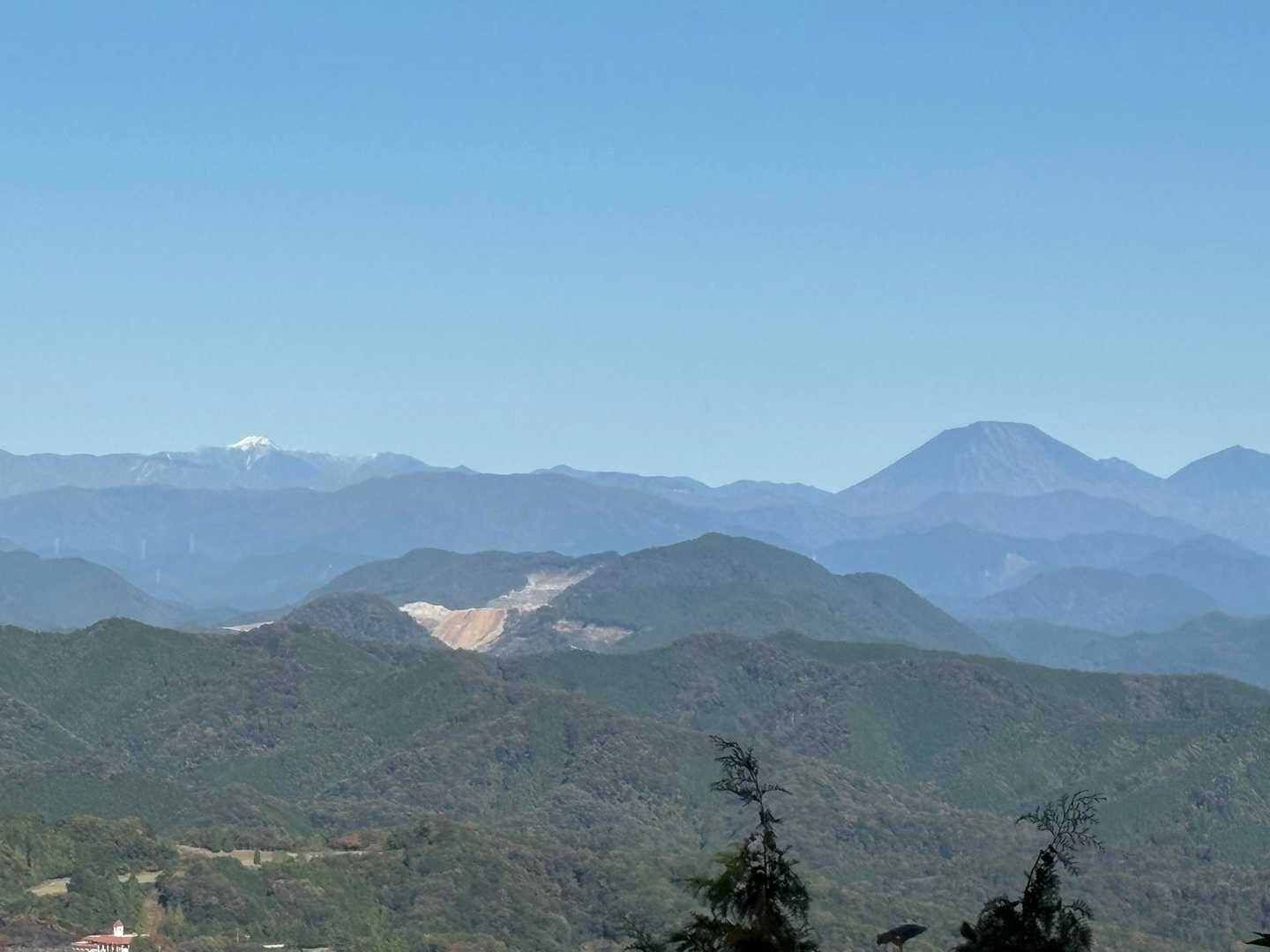 日光白根山と男体山
日光白根は、白くなってました❄️