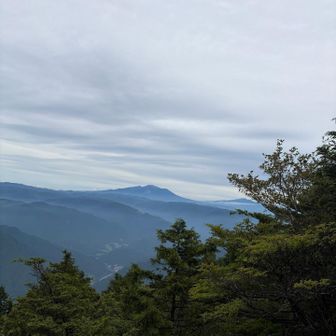 真ん中は御嶽山、その右側は、乗鞍岳⛰️