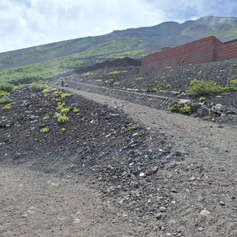 登りルートとの分岐に到着。
ここまで来ると、ようやく終盤に近付いた感がある。