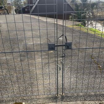 電気柵沿いに歩いて、ゲートに到着。
あとは舗装路を歩いて🅿️へと戻るのみ。
3時間45分が経過。