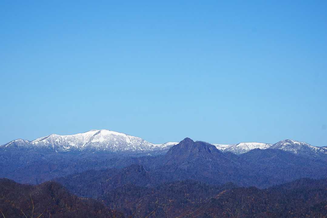 定天さまの奥には、真っ白に雪化粧した余市岳。

見ているだけでワクワクする。