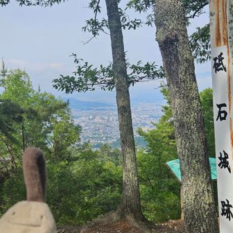 敵が攻めてこない急な階段を登り、節目の900座はここになりました。砥石城も攻略です。