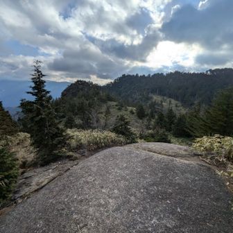 登山道の笹の草刈りありがとうございます。