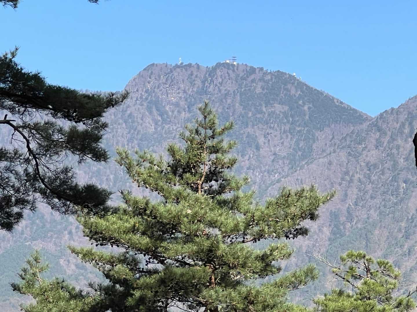 三ツ峠山が近い