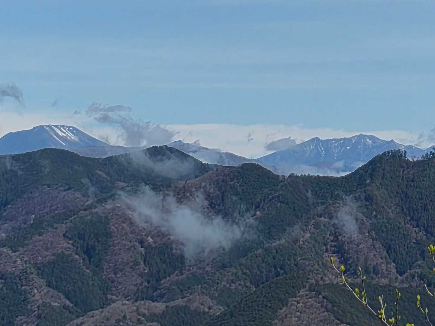 大分霧が上がってきました🌫️
男体山と女峰山かな⛰️