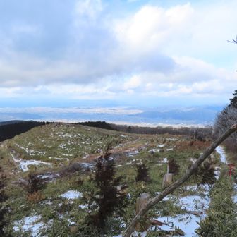 寒さと風で空気が澄んで下界かキレイに見えます。