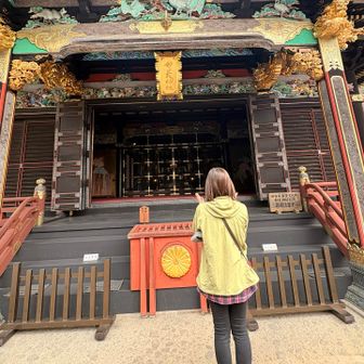 煌びやか　厳か