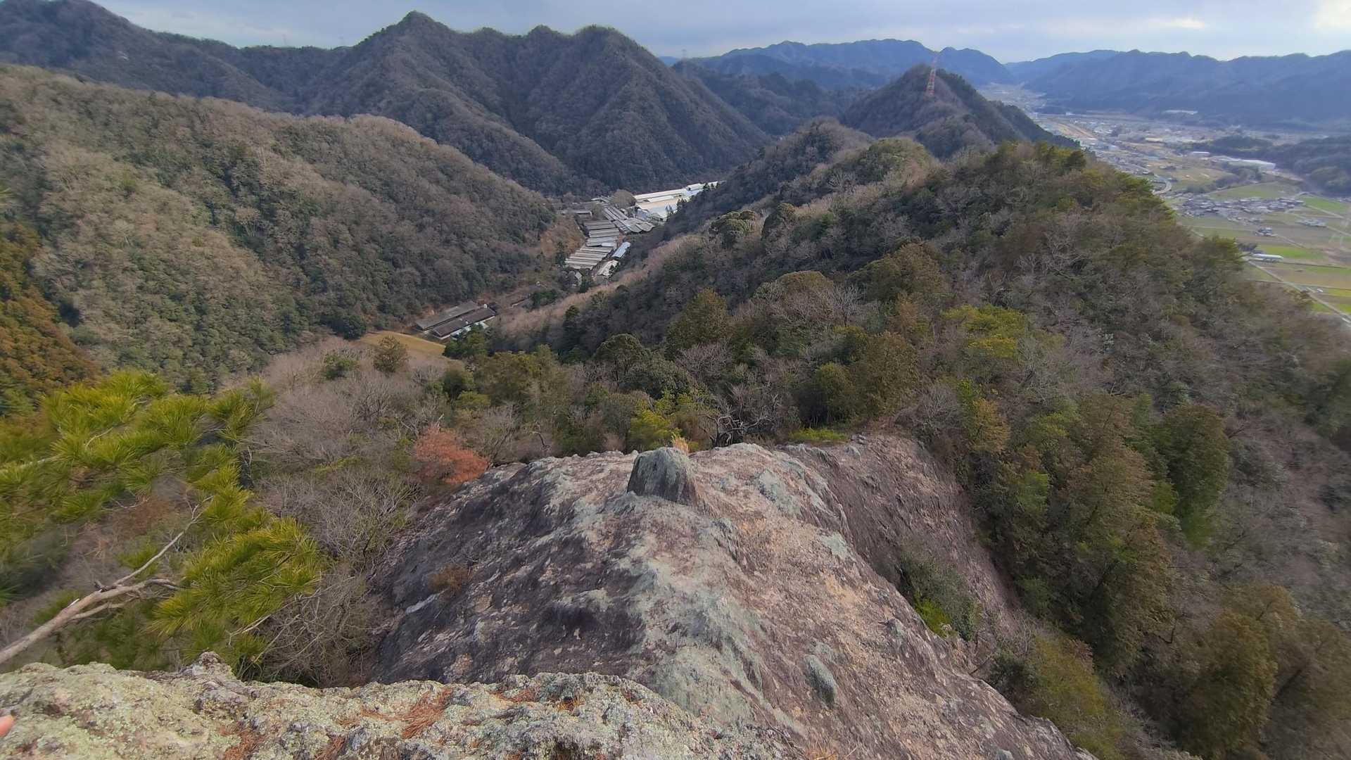 道中から見えていたゴリラ岩の上に来ました！
遠目から見えてたおでき部分の岩も見れました(^o^)