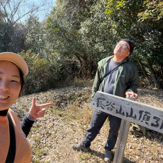 ドリーちゃんは山頂手前で待機
とりあえず、ピークゲット🌟
暑すぎて、脱げるだけ脱ぐ笑