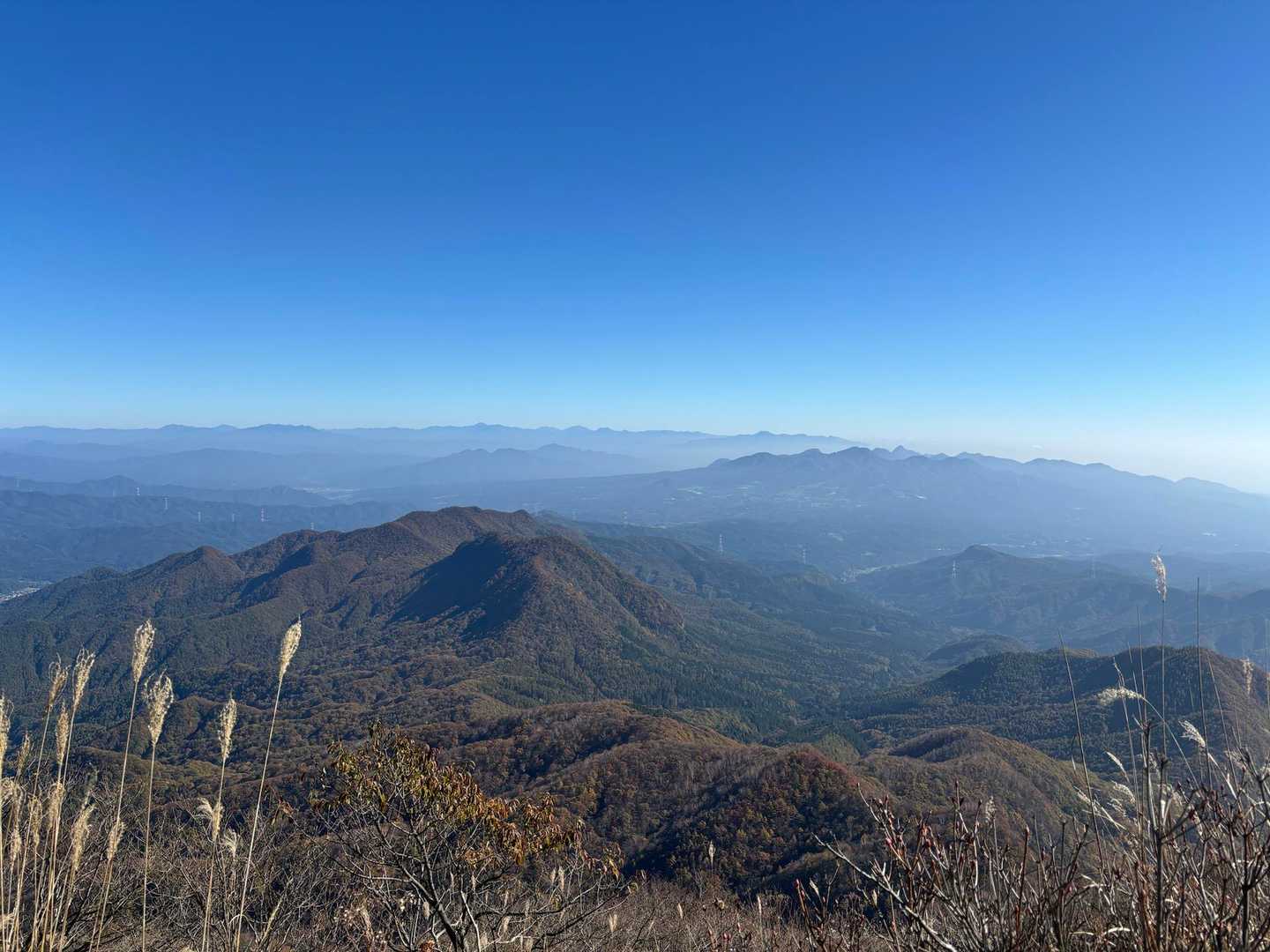 右奥は榛名山、左奥は日光の山々
