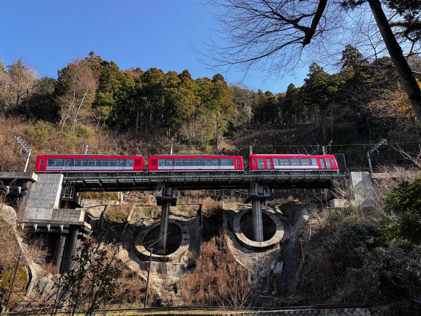 千条ノ滝へ向かう途中…赤いボディが可愛い😍