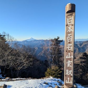 再び山頂へ。今日は快晴で、富士山や南アルプス、八ヶ岳、浅間山や北アルプス（白馬岳）まではっきり見えました！