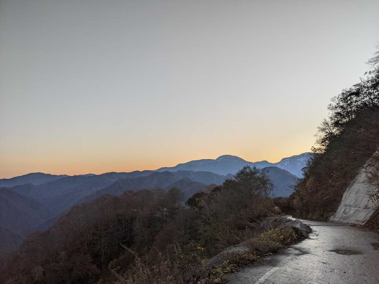 初雪山の稜線✨