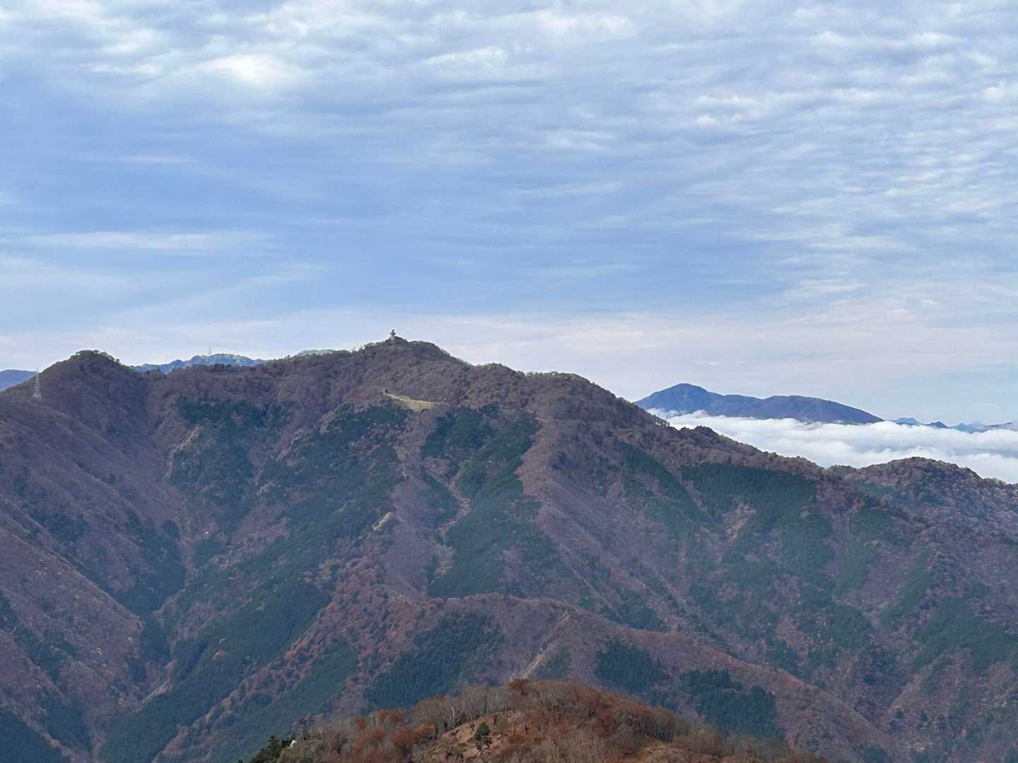 レーダードームのある高城山と雲海の風景がかっこ良い