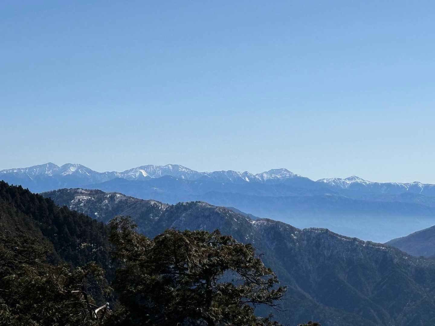 南アルプスの聖岳や赤石岳が🏔️🏔️