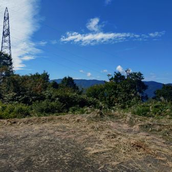 向こうの山
