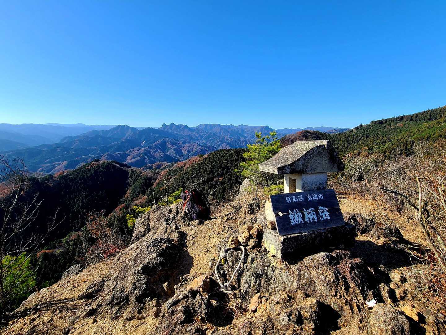 3-4ピッチめはⅢ級くらいで山頂
上の方は小石が落ちるのでロープの手繰りには注意⚠️