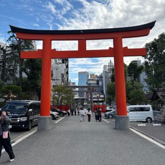 生田神社参道、生田ロードを南下します。