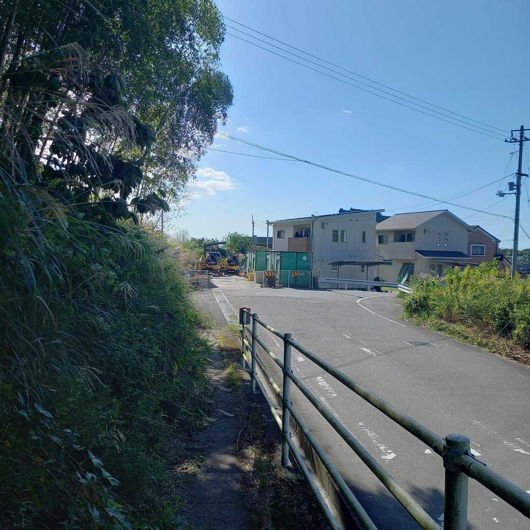 後は坊っちゃんコース登山口まで舗装路歩き