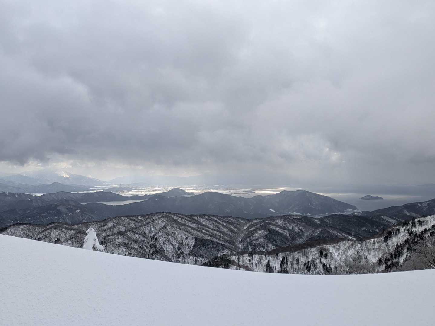 雲多いですが琵琶湖までしっかり見えてました。