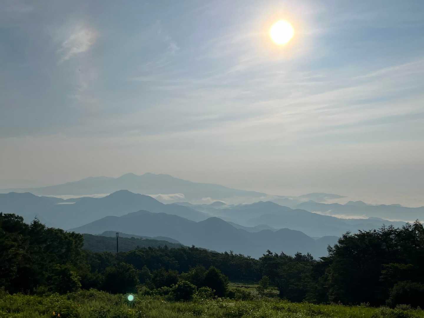 雲海✨
早朝から多くの若者が階段を降りてきてる。