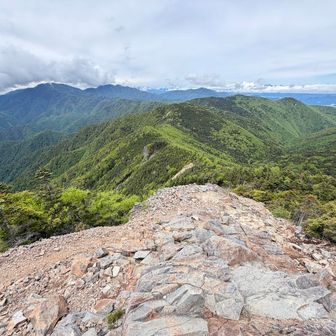 奥秩父最高峰の北奥千丈岳や国師ヶ岳