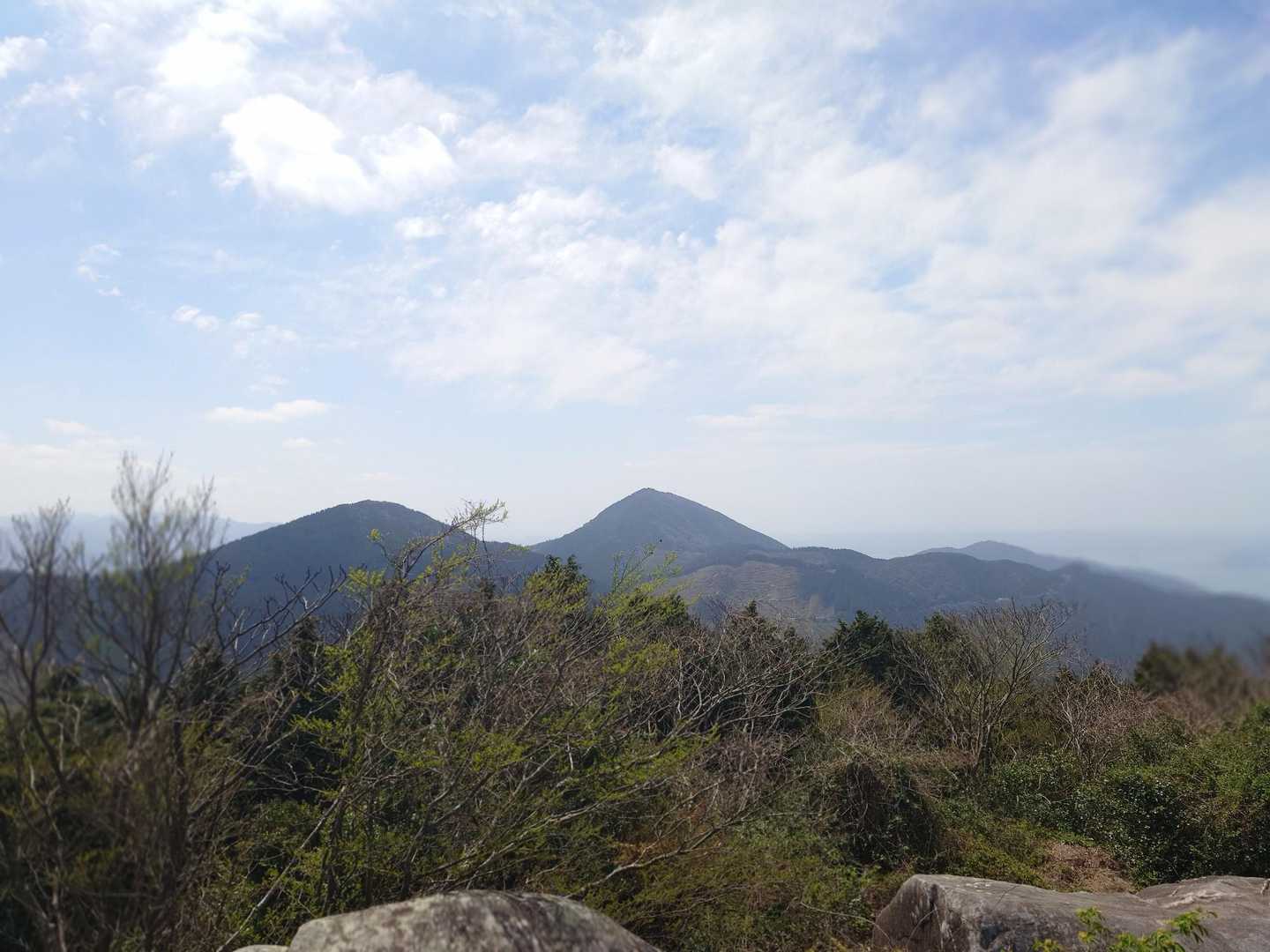加茂ゆらりんこ橋登山口-加茂神社-真名子登山口-二丈岳-女 周回コースの写真