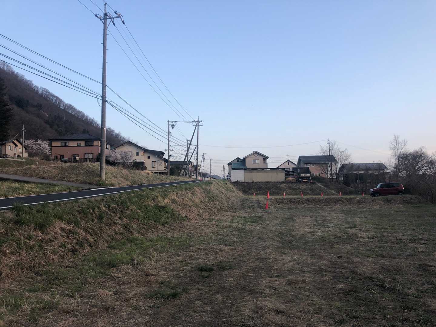 臨時駐車場。
一台のみ🥺
ここに、私の磁石ネックレス落としてしまいました。車付近に。落としたのわかったのに拾うのわすれてしまいました🥺