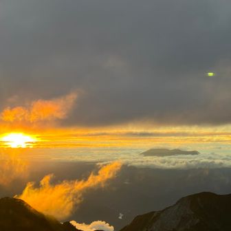 夕日が綺麗に見れた、右側が乗鞍岳かな？