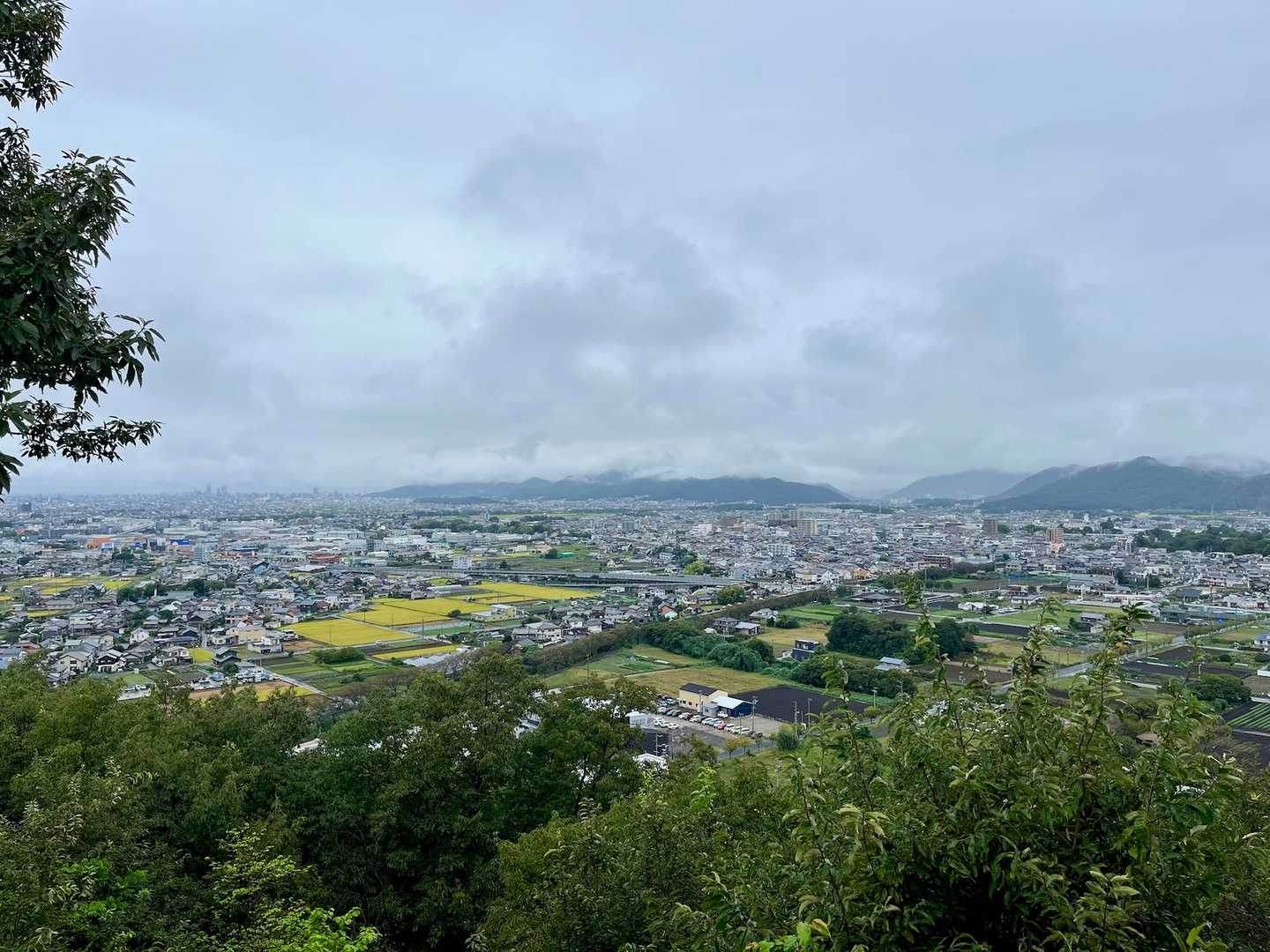 📸 東屋から金華山方面
ゆっくりしたいけど、まだやる事あるからスグ下山🤣一瞬だったけど、三井山の空気が吸えて良かったぁ🥹