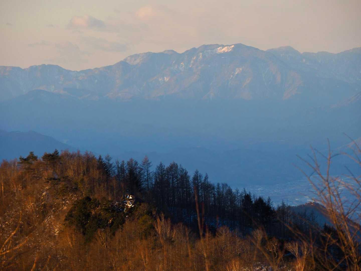 大沢ノ頭の向こうに七面山