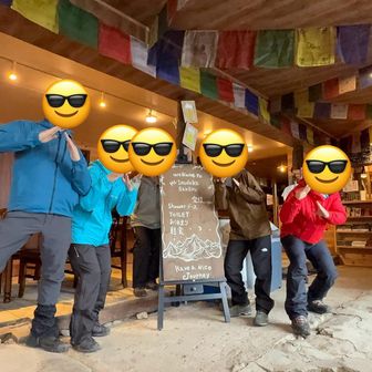 翌朝出発前の八ヶ岳ポーズ
