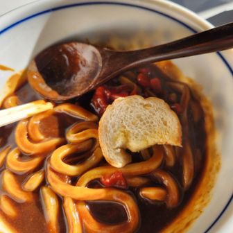 リーダーからガーリックフランスパンの配給が🍞このトッピング、美味しかった😆✨️パンおかわりしちゃいました😁