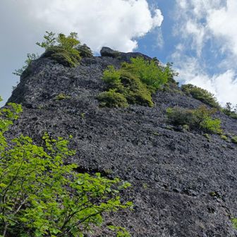 ここを鎖で一気に登らせてくれれば良いのに