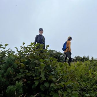 カズランナーさん先頭にhacchiさんも続いて1839峰へ登頂‼️