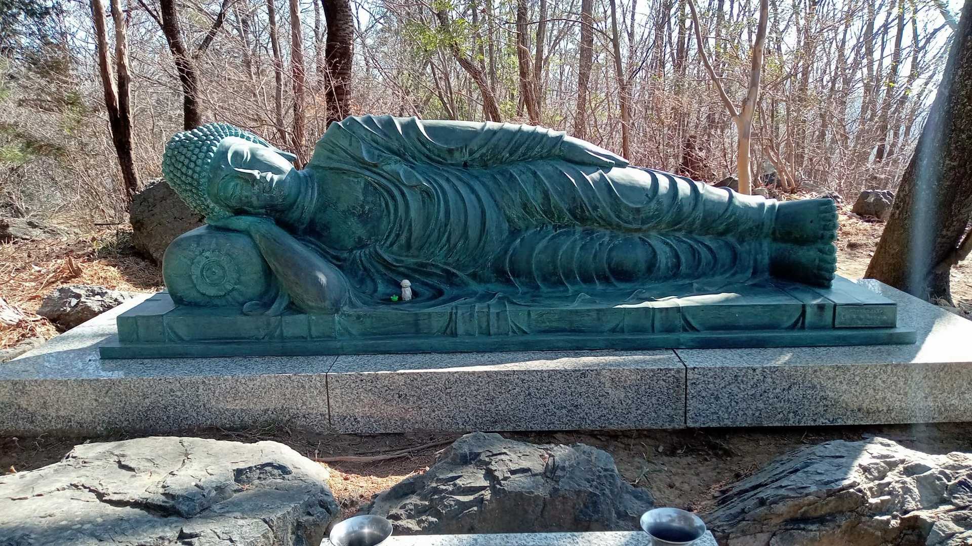 泉龍院口より一色山に進み寝釈迦様