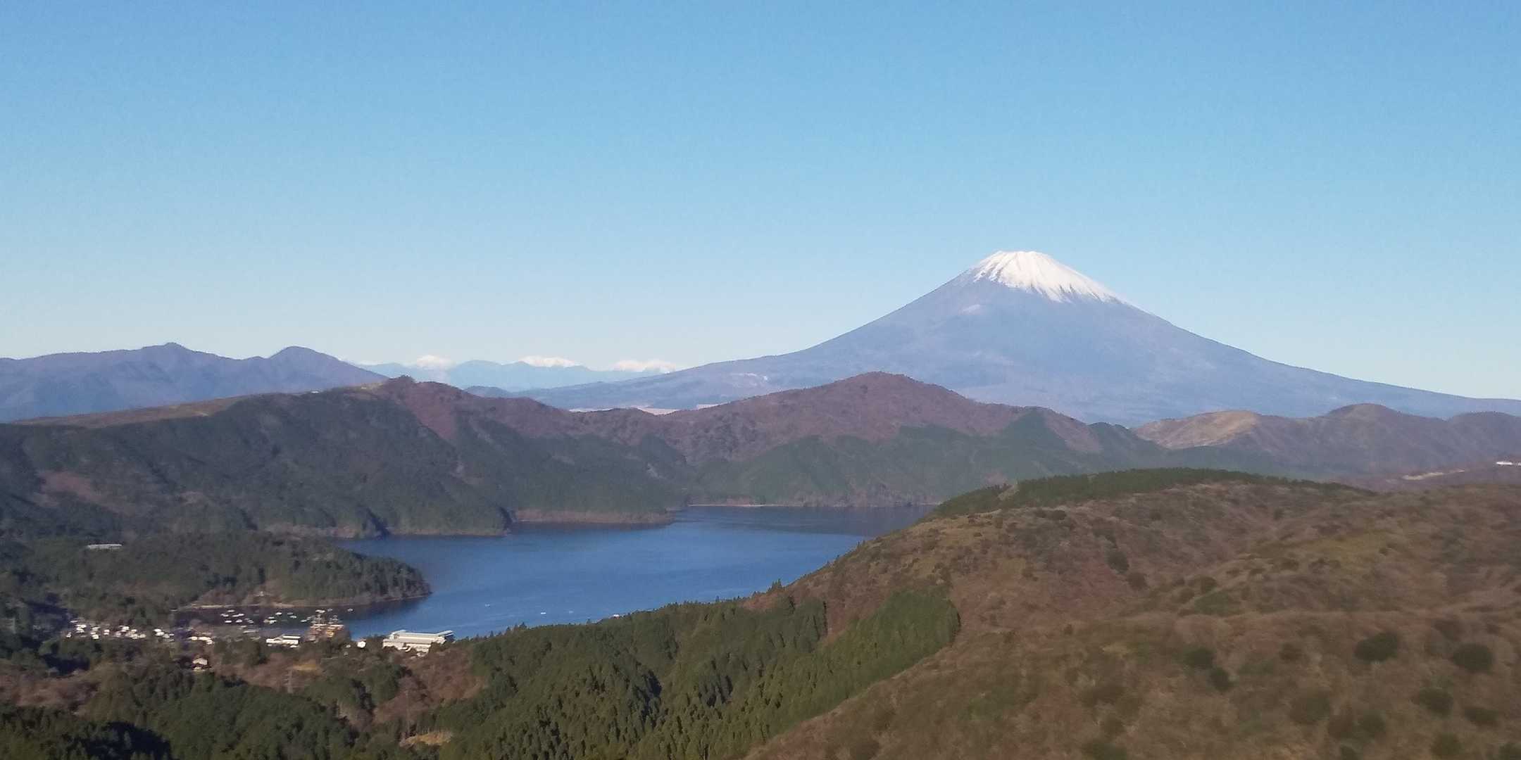 富士山🗻と愛鷹山の間に南アルプスも見えるぞ‼️