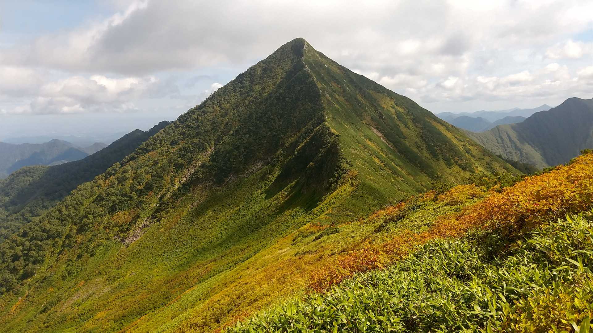 支峰のピラミッド峰
完璧な四角錐ですね。カッコいい！☺️