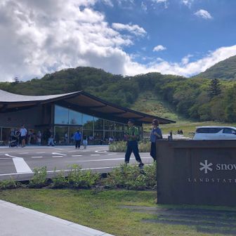 スノーピーク ランドステーション赤城
大きな屋根は赤城山の長い裾野をイメージしています。
