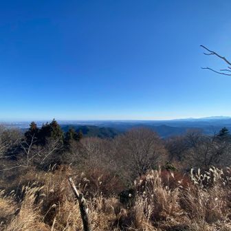 そして南東方向。本日のコース上ではここが一番の展望スポットかな。