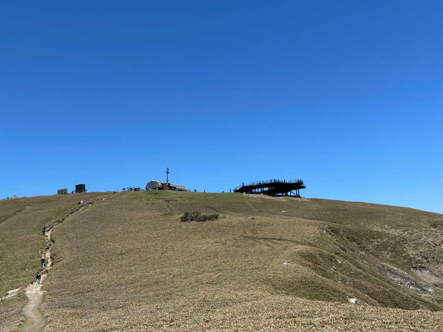 山頂には　大勢の観光客
さて、後一息😤