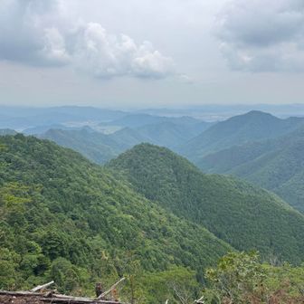 下山途中の展望ポイントから