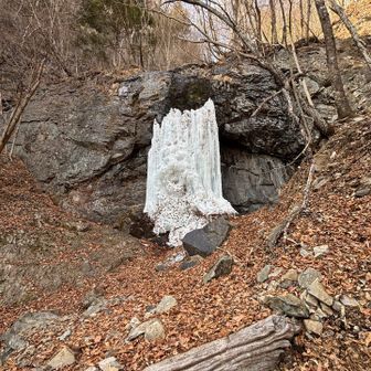 再びの不動の滝　
朝から比べてだいぶ溶けた
口が小さくお淑やかに😂