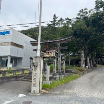 八幡神社、こちらが登山口