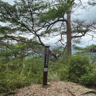 小屋からちょっと歩くと双石山頂上⛰️
そんなに眺望はないけど、ロープ場が多くて、アスレチックいっぱいの山で大好き😘