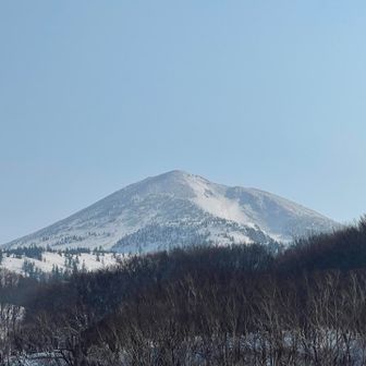 おっ🤩大岳✨今日は期待大！！
さらには、酸ヶ湯🅿️で、スキー⛷️の滑走と同じくらいの速さでスノーシュー歩きをする80代のレジェンドに初めてお会いでき、朝から良い日♪