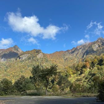 鋸山から鬼ヶ面までの稜線もキレイに色づいてる
いつかあの稜線も歩きたい